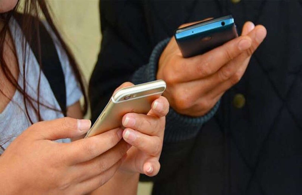 Mobile Phone plans come with amazon prime, Mobile Phone plans come with netflix, Mobile Phone plans come with disney hotstar vip,