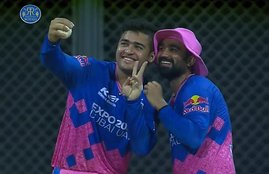 Riyan Parag Selfie Rahul Tewatia Twitter IPL 2021 Watch Video