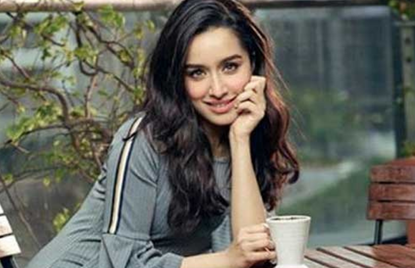 Malaika Arora, Kareena Kapoor, Alia Bhatt, Shilpa Shetty, Shraddha Kapoor, Deepika Padukone, Sara Ali Khan, Katrina Kaif, Mallika Sherawat, Madhuri Dixit