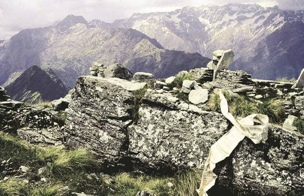Dunia Mere Aage