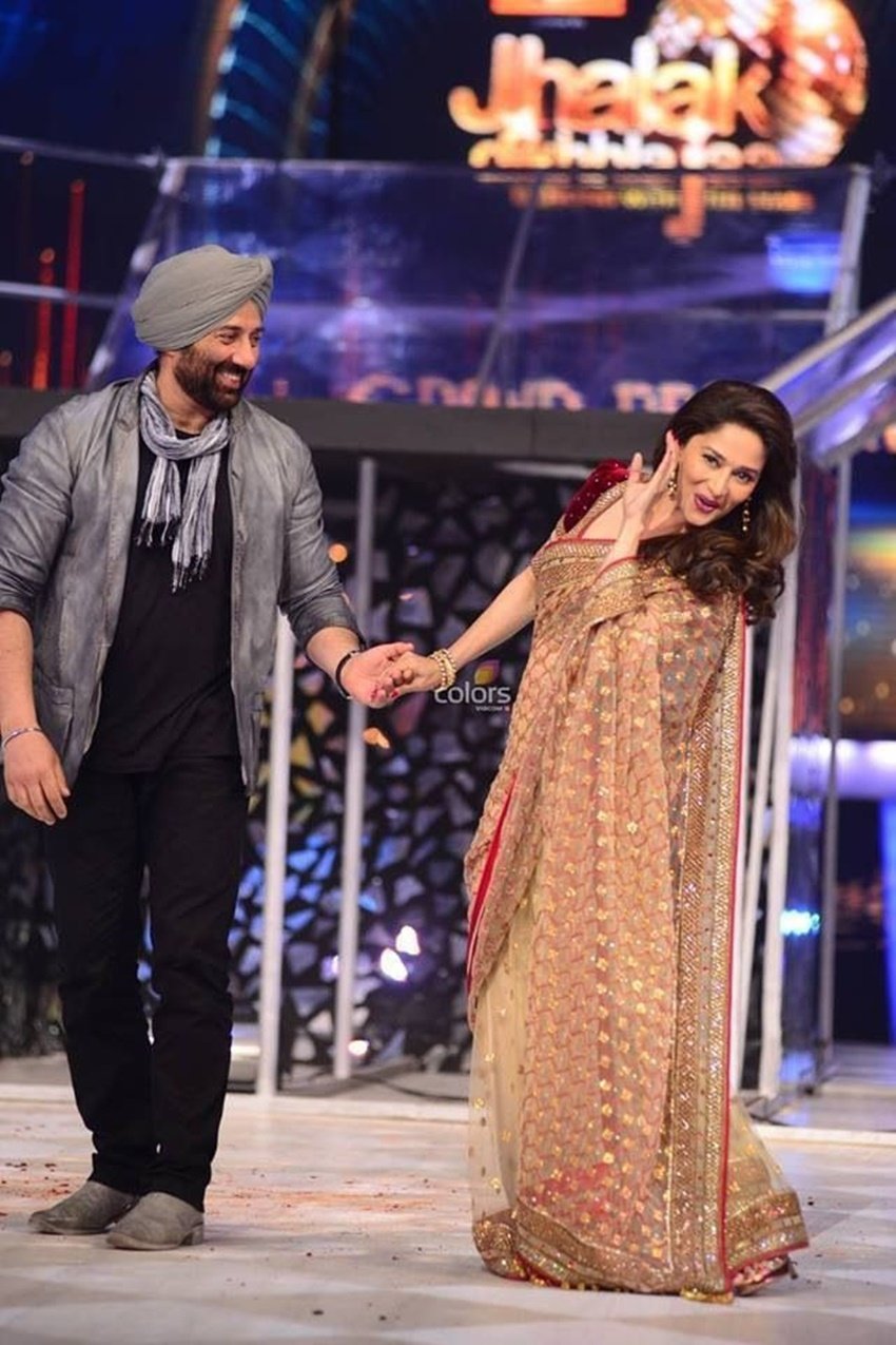 बता दें कि सनी देओल में खराब संबंधों जैसी कोई बात नहीं है। फिल्मों के बाहर दोनों कई मौकों पर एक साथ दिख चुके हैं।