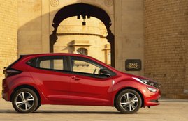 Top 5 budget cars in India with mileage  premium features and safety Altroz XUV300 Nexon Vitara Brezza  Marazzo