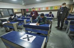 UP Board Exams 2021: यूपी बोर्ड 10वीं 12वीं के एग्जाम, जानिए कब जारी होगा नया टाइम टेबल
