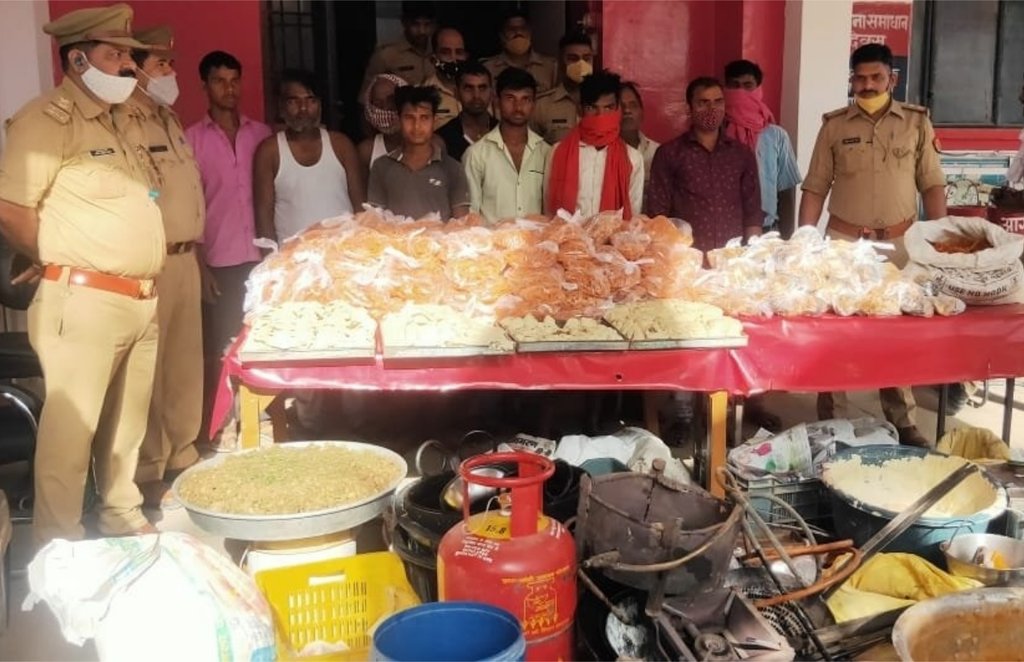 Unnao Police, 2 quintal jalebi, 1050 samosa