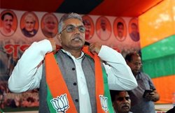 Election Exit Poll Results 2021: एक्सपर्ट ने दिलीप घोष से किया सवाल- बाहर से क्यों ला रहे नेताओं को, मिला जवाब- पार्टी की मजबूती के लिए ये जरूरी