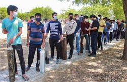 दिल्ली में ऑक्सीजन की किल्लत, लाइव डिबेट में भिड़ गए संबित पात्रा और राघव चड्ढा, बोले- क्यों मारना चाहते हो