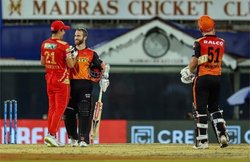 IPL 2021 खेल रहे प्लेयर्स स्वदेश लौटने का खुद करें इंतजाम- भारत में गहराए कोरोना संकट के बीच आया ऑस्ट्रेलियाई PM का बयान