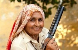 कोरोनाः नहीं रहीं ”शूटर दादी”, 60 साल की उम्र में शुरू की थी प्रोफेशनल शूटिंग; धाकड़ है चंद्रो तोमर की कहानी