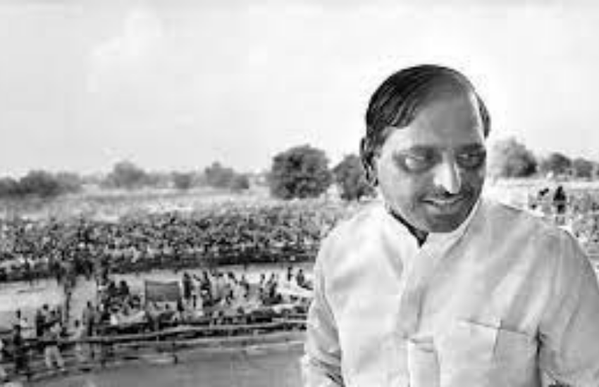 Mulayam Singh Yadav, Saifai, Akhilesh Yadav