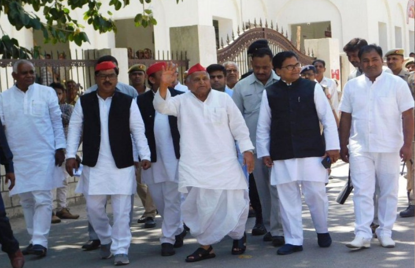 Mulayam Singh Yadav, Saifai, Akhilesh Yadav