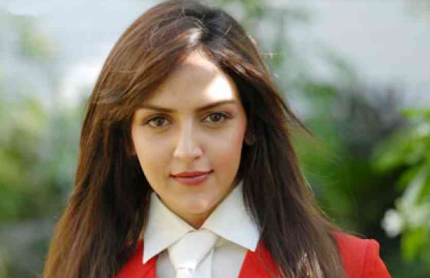 Hema Malini, Isha Deol, Dharmendra