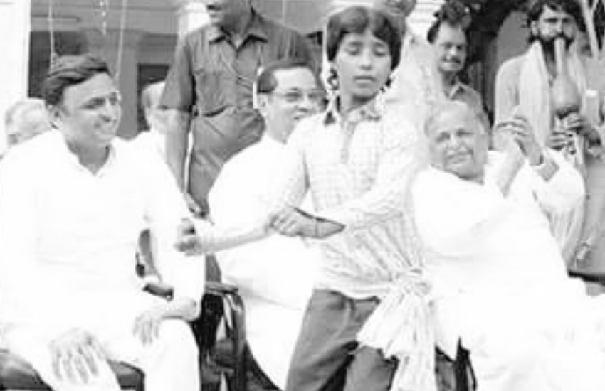 Mulayam Singh Yadav, Saifai, Akhilesh Yadav