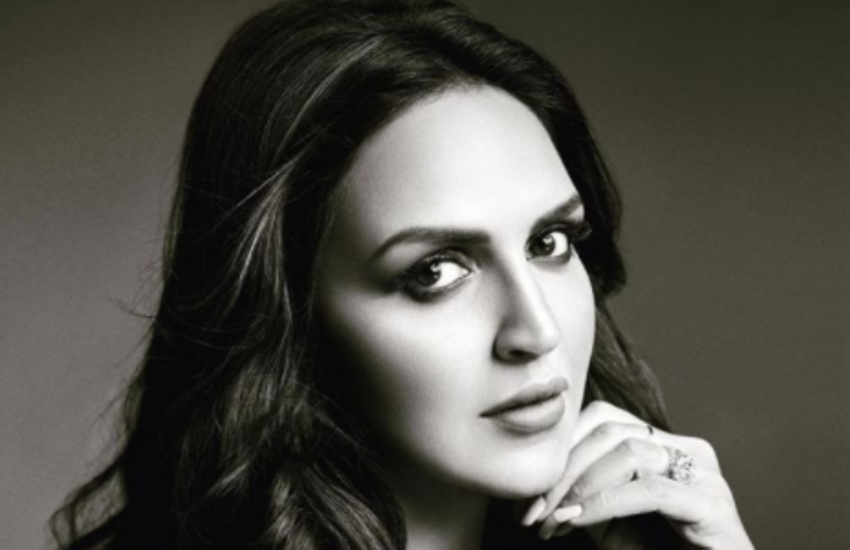 Hema Malini, Isha Deol, Dharmendra