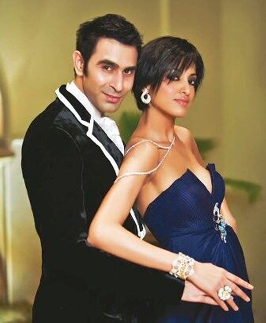 Sandip Soparrkar - Jesse Randhawa: एक्टर कपल संदीप सोपरकर और जेस्सी रंधावा ने साल 2009 में शादी की थी। शादी के सात साल बाद दोनों ने अलग होने का फैसला किया। बिना तलाक ही दोनों ने अपने रास्ते अलग कर लिए।