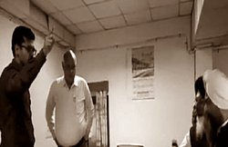 ‘मैं सरकार हूं’, विधायक के रौब दिखाने पर ADC ने डांट कर कहा- बाहर निकलिए