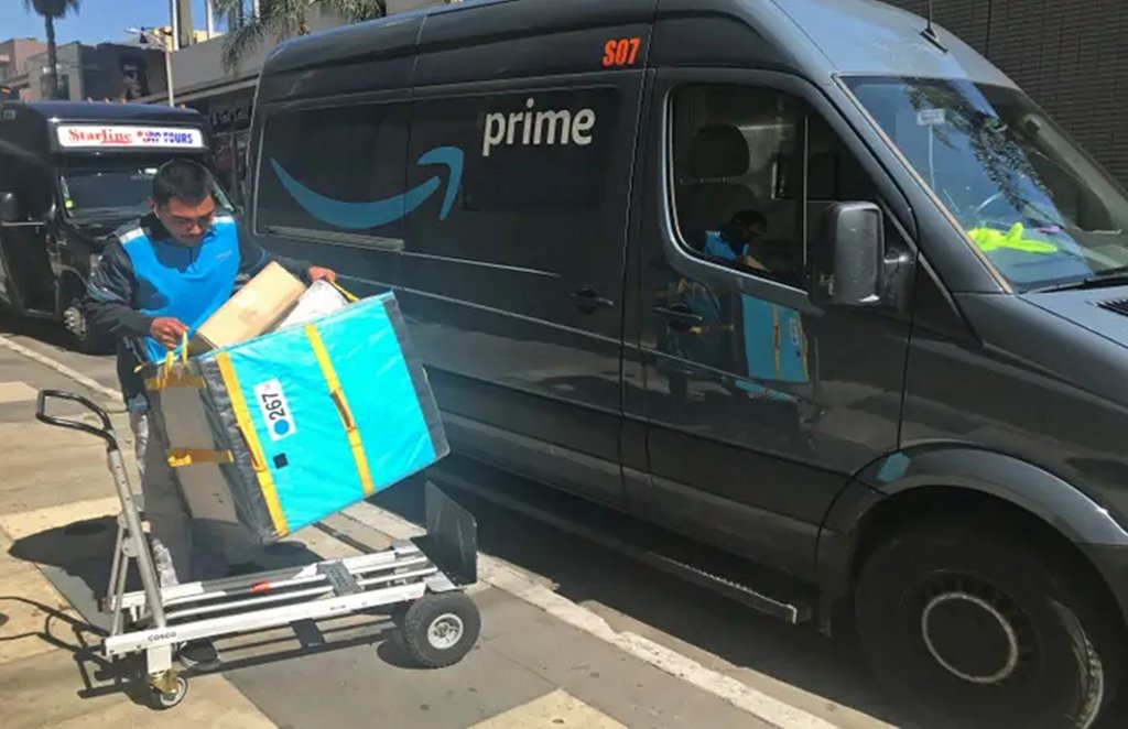 Amazon, Delivery System