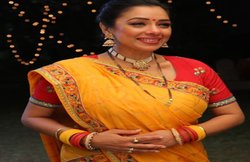 Anupamaa की रूपाली गांगुली शूट के दौरान एक्टर्स संग डांस करती आईं नज़र; डायरेक्टर ने शेयर किया Video