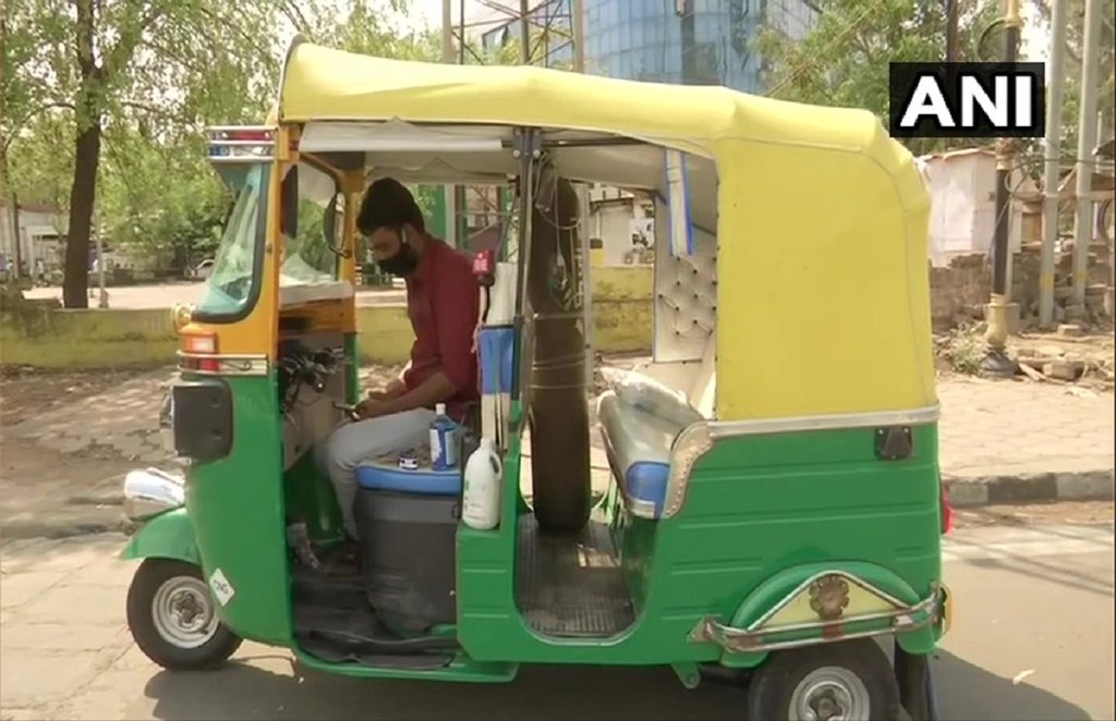 जावेद खान का मिना एंबुलेंस, कोरोना मरीजों का मददगार ऑटो ड्राइवर, ऑटो ड्राइवर जावेद खान, MP news, madhya pradesh samachar, javed khan helping corona patients, javed khan auto ambulance, Bhopal news, auto driver javed khan, bhopal News, bhopal News in Hindi, Latest bhopal News, bhopal Headlines