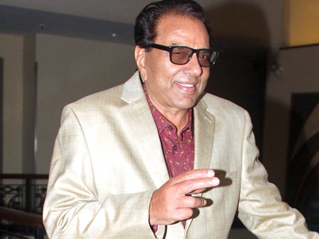 Isha Deol, Hema Malini, Dharmendra