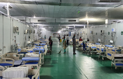 दावा करता हूं कि आप दोनों बेड नहीं दिला पाएंगे- BJP, Congress नेताओं से जब कहने लगे एंकर