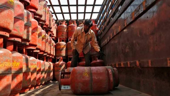 मोदी सरकार ने बदले नियम, सिर्फ एक डॉक्यूमेंट से मिलेगा नया LPG गैस कनेक्शन