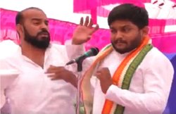 मंच पर चढ़ युवक ने हार्दिक पटेल को मारा था तमाचा, VIDEO वायरल होने पर मचा था हंगामा