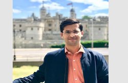 वेटर बन जुटाते थे पॉकेट मनी, पिता रोकना चाहते थे पढ़ाई; IAS अंसार अहमद शेख की कहानी