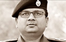 फुटबॉल मैच देखने आए कुख्यात माओवादी पर पिस्टल तान धर दबोचा था, IPS अनीश गुप्ता की बहादुरी के किस्से हैं मशहूर