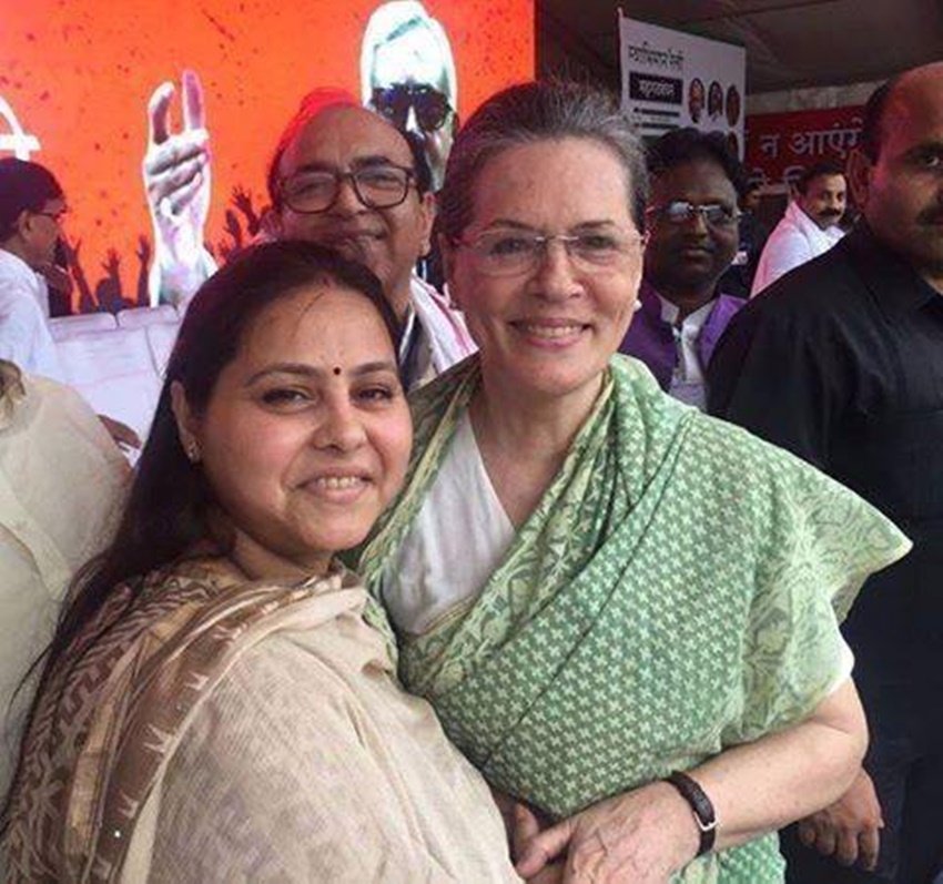 लालू की सबसे बड़ी बेटी मिसा भारती सोनिया गांधी के साथ।