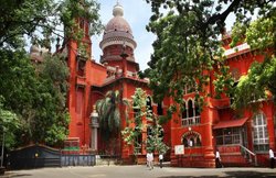 मद्रास हाईकोर्ट में उठा दिलचस्‍प सवाल, क्‍या लिव इन में रहने वाली महिला पार्टनर है पेंशन की हकदार?