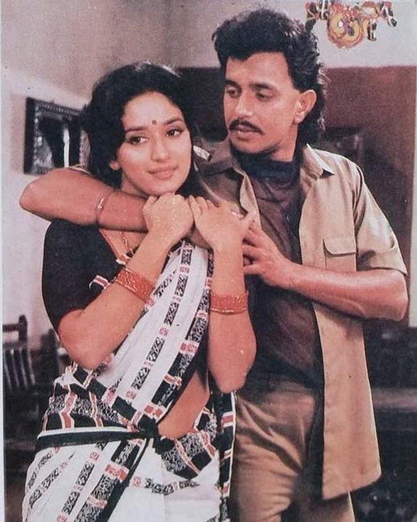 दरअसल 80 के दशक के शुरुआत में माधुरी के करियर को परवान चढाने के लिए माधुरी के सेक्रेटरी रिक्कू राकेश नाथ निर्माताओं से ज्यादा अभिनेताओं के चक्कर लगाया करते थे ताकि अभिनेता माधुरी को अपनी फिल्मों में लेने की जिद्द निर्माताओं से करें।