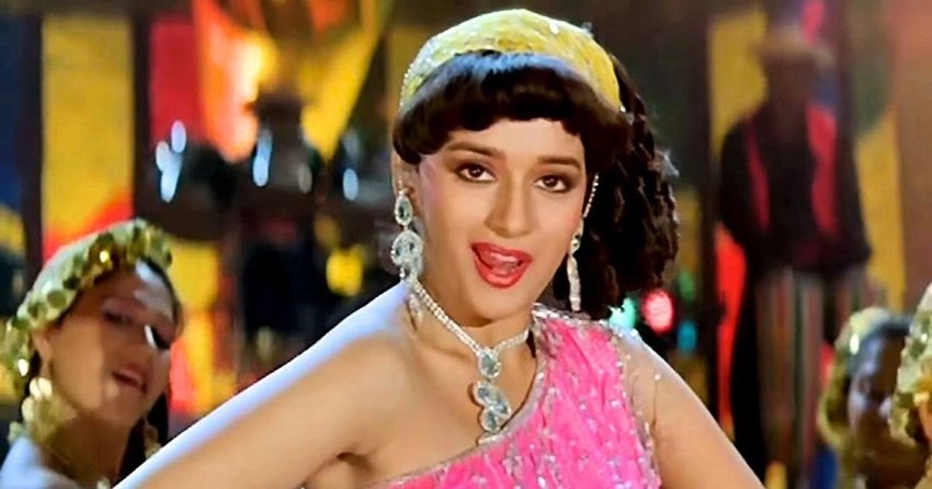 इसी बीच माधुरी की अनिल कपूर के साथ तेज़ाब हिट हो गई और माधुरी का जादू दर्शकों के सर चढ़ कर बोलने लगा। माधुरी रातोंरात सुपरस्टार बन गईं।