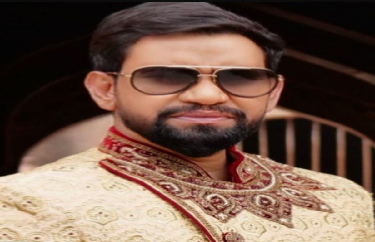 dinesh lal yadav, pawan singh, bhojpuri actor