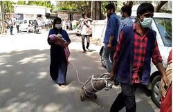 पटना: ऑक्सीजन सिलेंडर के साथ गोद में बच्चे को लेकर भटकती रही मां, नहीं मिला स्ट्रेचर; राजद नेता तेजप्रताप ने नीतीश कुमार पर बोला हमला