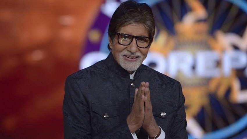 पार्टी में अमिताभ बच्चन ने बेहद शानदार सूट पहना था। राजकुमार ने भी अमिताभ के सूट की तारीफ की लेकिन उनके मजे भी ले लिए।