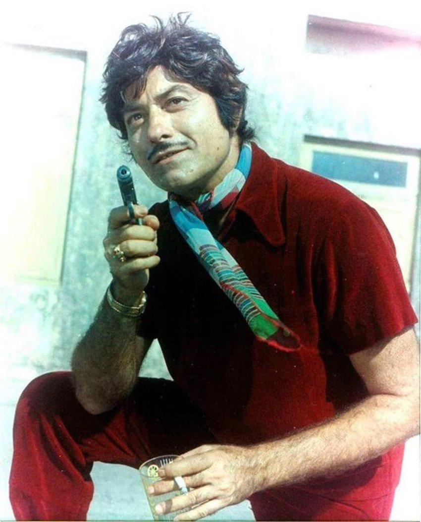 जब राज कुमार ने संजय दत्त के डायलॉग्स देखे तो डायरेक्टर से कह दिया कि इसे वहां से हटाकर मेरे हिस्से में जोड़ दिया जाए। ( <a href="https://www.jansatta.com/photos/picture-gallery/when-bappi-lahiri-was-advised-by-the-prince-to-wear-mangalsutra/1675158/">जब बप्पी लहरी के गहने देख राजकुमार ने लिये थे मजे, कहा था- मंगलसूत्र की कमी है, उसे भी पहन लेते</a> )