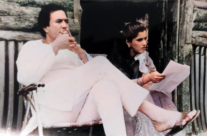 पत्नी डिंपल कपाड़िया के साथ राजेश खन्ना।