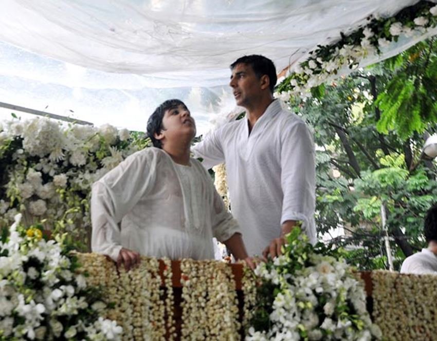 Rajesh Khanna life story,Rajesh khanna Amitabh Rift, rajesh khanna Divorce
