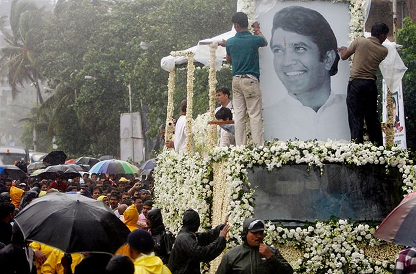 Rajesh Khanna life story,Rajesh khanna Amitabh Rift, rajesh khanna Divorce
