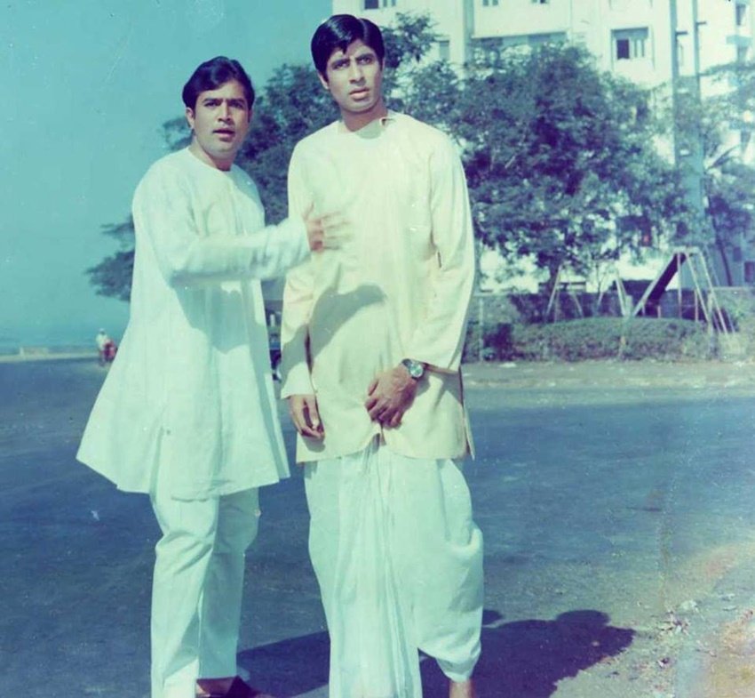 बता दें कि आनंद राजेश खन्ना की बेहद लोकप्रिय और सफल फिल्म है। फिल्म में उनके साथ अमिताभ बच्चन थे। फिल्म के निर्देशक थे ऋषिकेश मुखर्जी। ( <a href="https://www.jansatta.com/photos/picture-gallery/rajesh-khanna-life-story-when-akshay-kumar-mil-dimple-kapadia-who-seperate-without-divorce-refused-to-work-with-raajkumar-friend-for-this-reason/1697354/">‘वो खुदकुशी कर लेंगे..’, जब दोस्त ने डिंपल से की राजेश खन्ना का करियर बचाने की अपील, मिला था ये जवाब</a> )