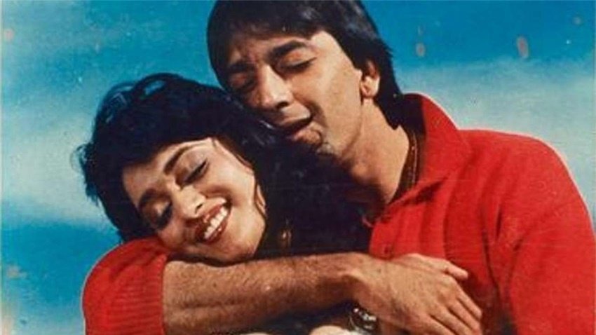 बता दें कि भले संजय दत्त और माधुरी दीक्षित के अफेयर की खबरें खूब मीडिया में छपीं लेकिन कभी ना तो माधुरी और ना ही संजय दत्त ने इसे कभी स्वीकारा। ( <a href="https://www.jansatta.com/photos/picture-gallery/mithun-chakraborty-madhuri-dixit-rift-when-dharmendra-actress-cheated-bjp-leader-for-anil-kapoor/1677874/">माधुरी दीक्षित की उस हरकत से सालों तक खफा रहे मिथुन, अनिल कपूर के लिए दिया था धोखा</a> )