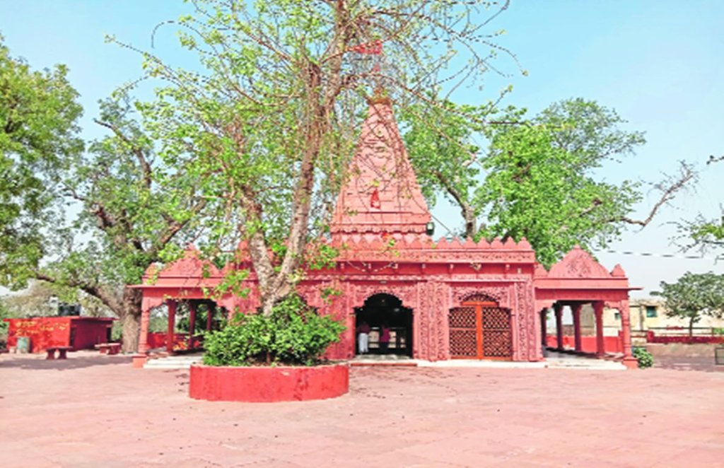  ‘बेलवन’ स्थित लक्ष्मी माता का भव्य सिद्ध मंदिर। फाइल फोटो।