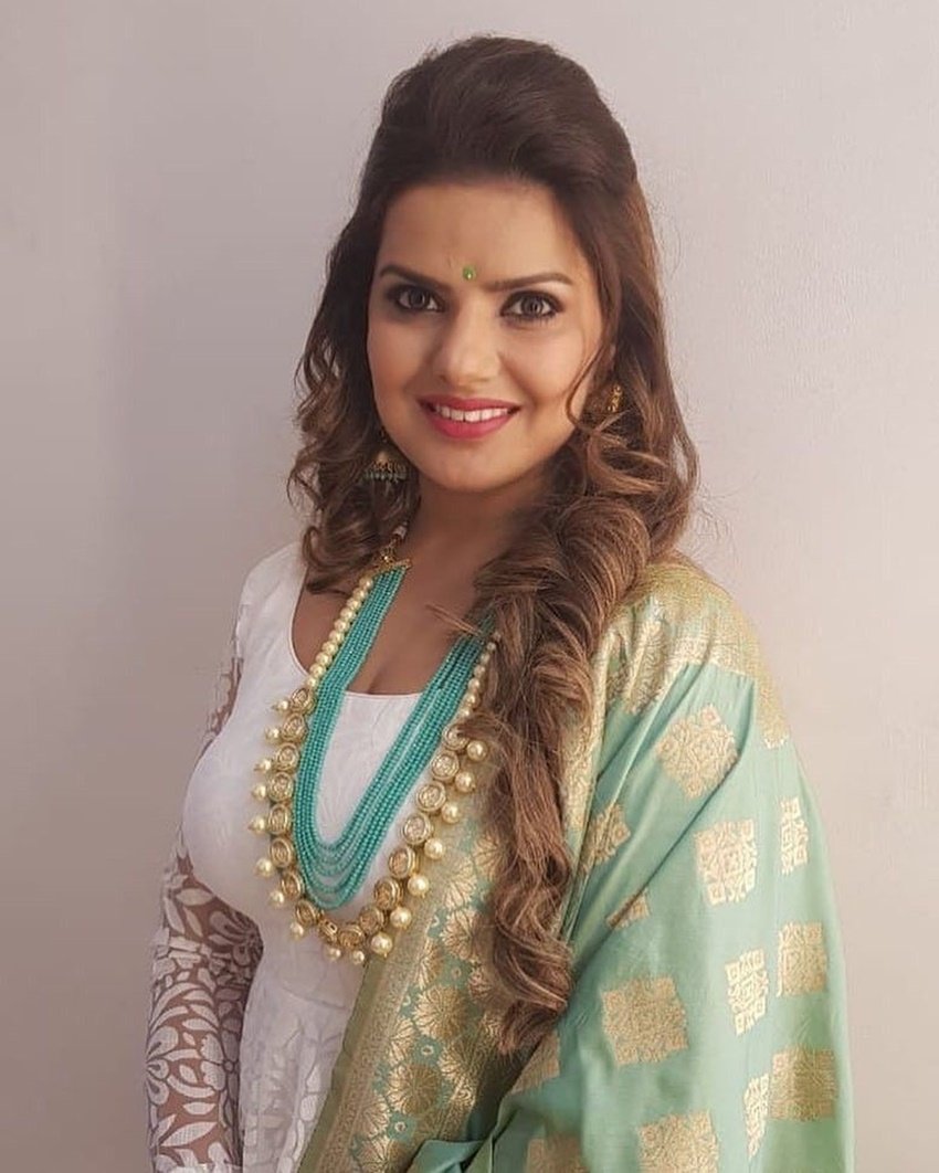 Sweety Chhabra: स्वीटी छाबरा भी भोजपुरी फिल्मों का जाना माना नाम हैं। पवन सिंह के साथ उनकी जोड़ी सुपरहिट है। उन्होंने अपने करियर की आधे से ज्यादा फिल्में पवन सिंह के साथ ही की हैं। वह भी 31 की उम्र पार कर चुकी हैं लेकिन अभी तक किसी को अपना जीवन साथी बनाने का तय नहीं किया है।