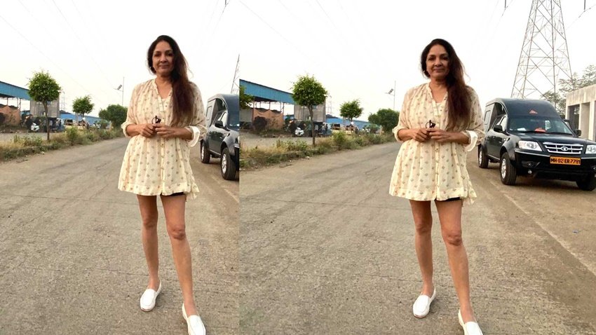 बॉलीवुड की मशहूर एक्ट्रेस नीना गुप्ता 49 साल की उम्र में दुल्हन बनी थीं। नीना गुप्ता ने वेस्ट इंडीज क्रिकेटर विवियन रिचर्ड से बिना शादी के बेटी को जन्म दिया था। साल 2008 में नीना ने विवेक मेहरा से शादी रचाई।