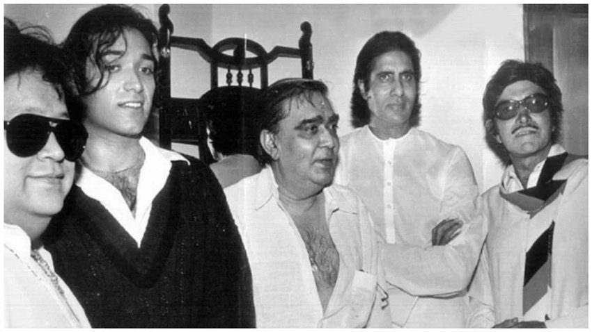 अमिताभ के करियर की पहली हिट फिल्म जंजीर पहले राजकुमार को ही ऑफर हुई थी। लेकिन उन्होंने फिल्म के डायरेक्टर प्रकाश मेहरा को ये कहते हुए मना कर दिया था कि आपने जो तेल लगाया है उसकी महक मुझे पसंद नहीं आई इसीलिए ये फिल्म नहीं कर पाऊंगा।