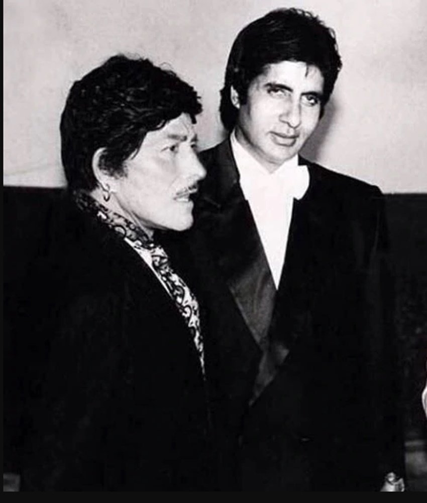 अमिताभ बच्चन फिल्म इंडस्ट्री में राजकुमार से जूनियर हैं। जब अमिताभ फिल्मों में सफलता के लिए स्ट्रगल कर रहे थे तब राडकुमार सुपरस्टार बन चुके थे। 