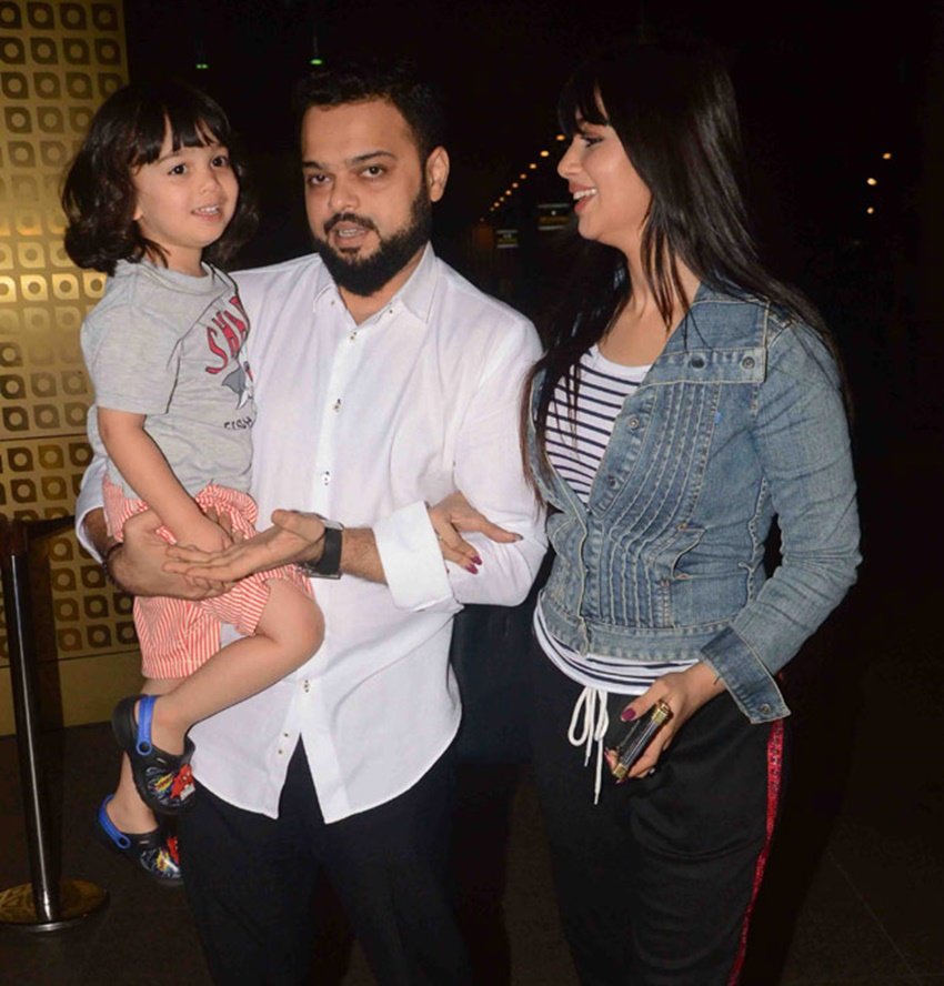 आयशा टाकिया - बॉलीवुड में आयशा का करियर फ़्लॉप रहा। उन्होंने कुछ ही फिल्मों के बाद बॉलीवुड को अलविदा कह दिया और फरहान आज़मी से शादी कर सेटल हो गई। फरहान कई होटेल्स के मालिक हैं और उनके पिता अबू आज़मी एक राजनीतिज्ञ हैं। आयशा आज एक अमीर और नामी खानदान में ऐशों - आराम की जिंदगी जी रहीं हैं।