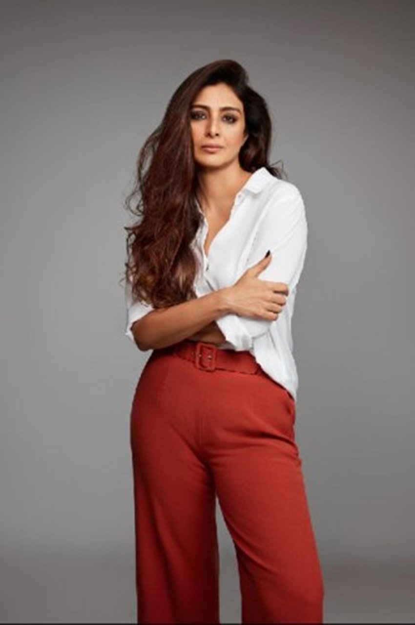 तब्बू 50 की उम्र पार करने के बाद भी कुंवारी हैं। उन्हें शादीशुदा साजिद नाडियाडवाला से प्यार था। लेकिन शादी नहीं हो पाई। उसके बाद उनका दिल साउथ सुपरस्टार नागार्जुन पर आया। नागार्जुन भी शादीशुदा थे। कहा जाता है कि नागार्जुन के कारण ही उन्होंने कभी शादी नहीं रचाई।