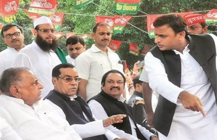 Akhilesh Yadav, Mulayam Singh Yadav