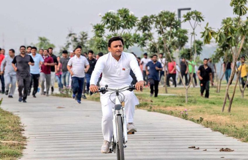 Mulayam Singh Yadav, Akhilesh Yadav, Amar Singh